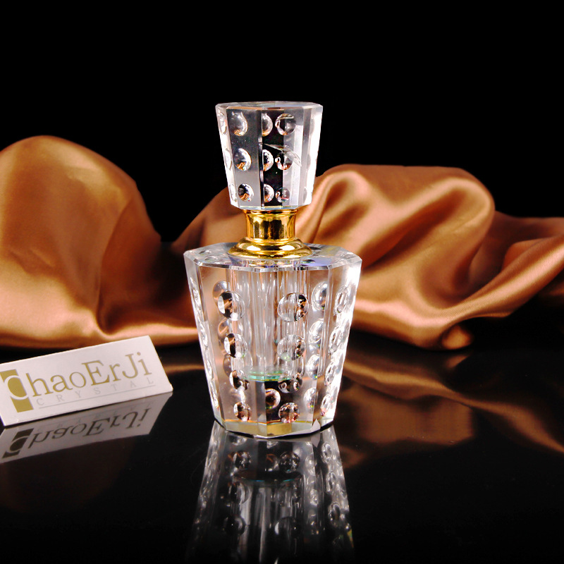 Manufacturers direct crystal crafts decoration surface small hole, perfume bottles pickling refined oil bottles customized
