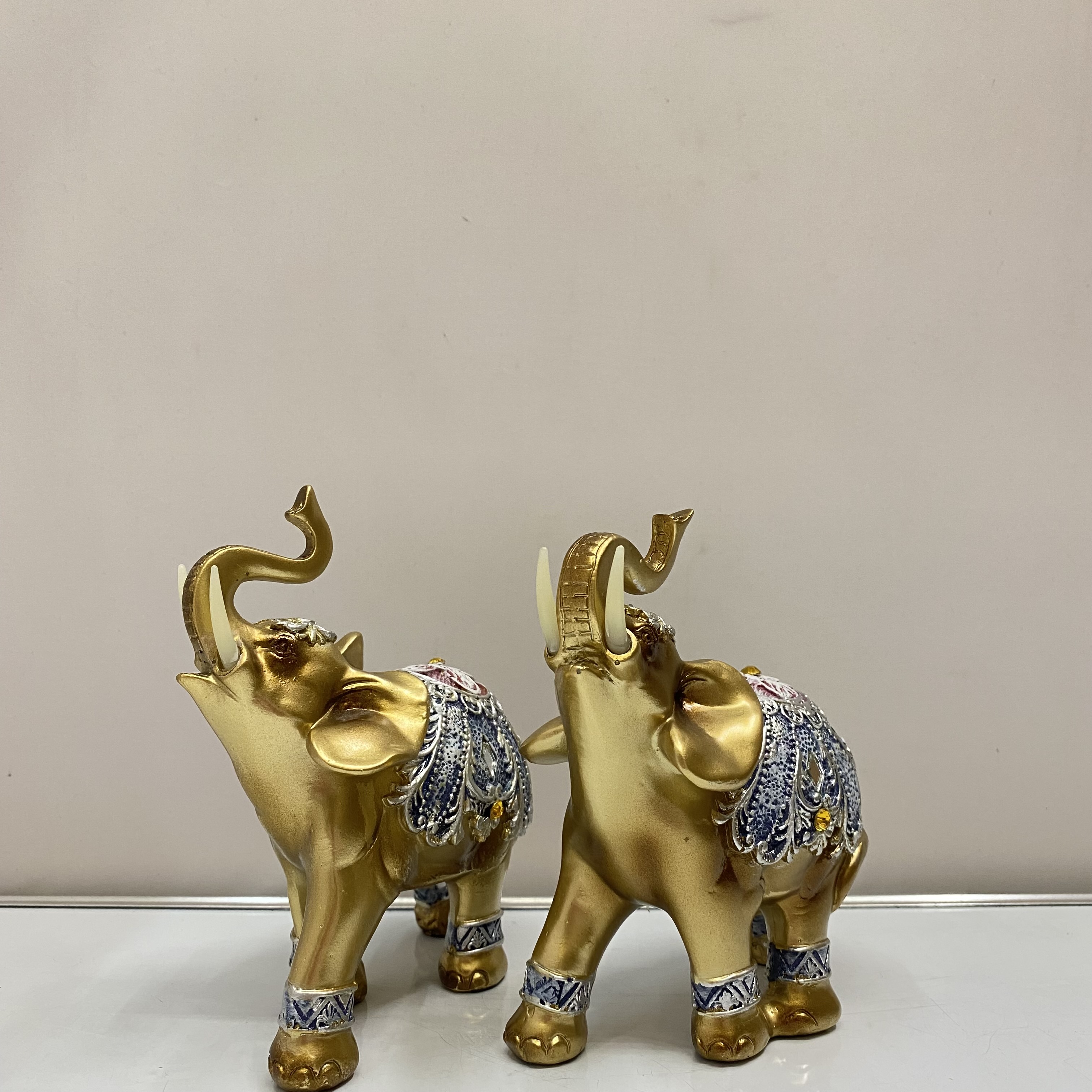 Resin Crafts Auspicious Auspicious Auspicious Elephant Couple Elephant Decoration TV Cabinet Cabinet Living Room Decoration Gift Decoration