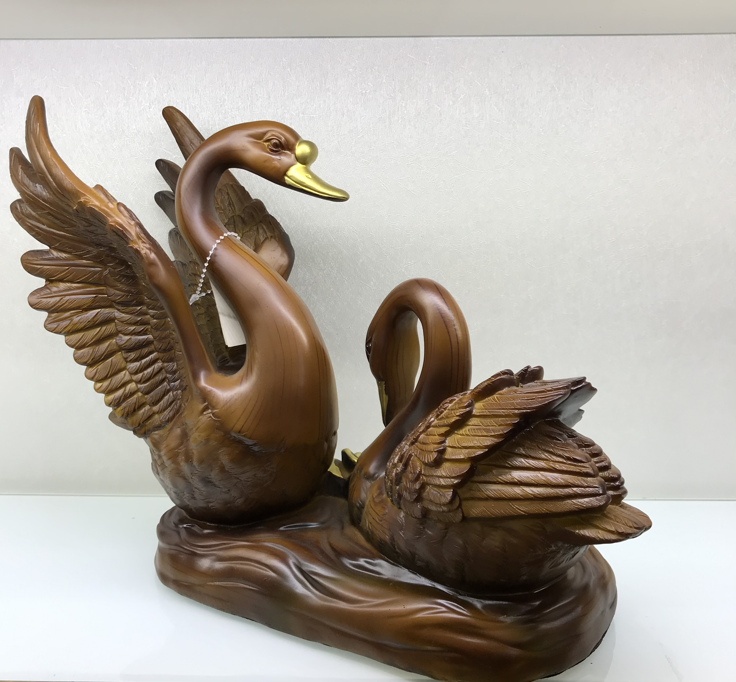 Resin Crafts Modern Minimalist Wood Color Family Three Swan Decoration Creative Living Room and Wine Cabinet Decorations Gifts Resin Crafts Modern Minimalist Wood Color Family Three Swan Decoration Creative Living Room and Wine Cabinet Decorations Gifts