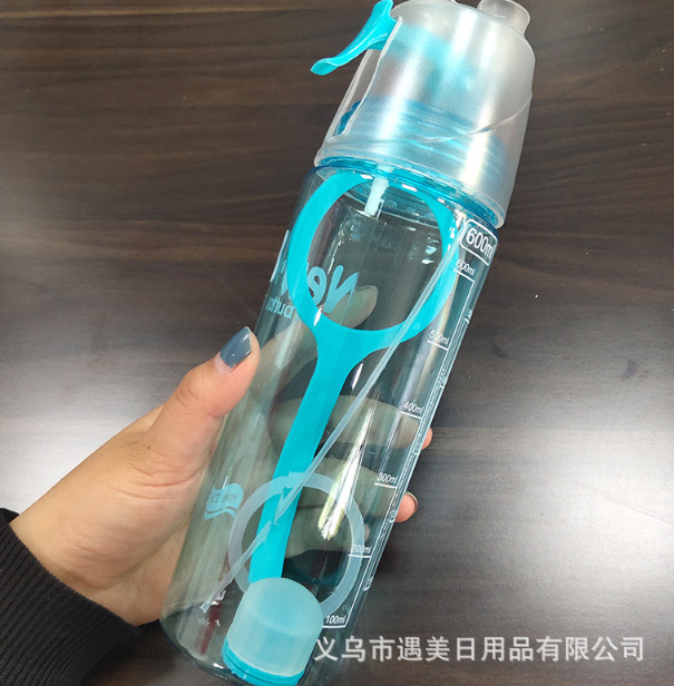 Trending Creative Plastic Spray Cup Portable Sports Water Cooling and Hydrating Dual Use Water Cup Portable Fitness Sports Cup