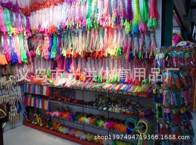 Factory Direct Sales Kick Shuttlecock Children's Traditional Entertainment Competition Small Sporting Goods Turkey Feather Shuttlecock Kick Shuttlecock Factory Direct Sales Kick Shuttlecock Children's Traditional Entertainment Competition Small Sporting Goods Turkey Feather Shuttlecock Kick Shuttlecock