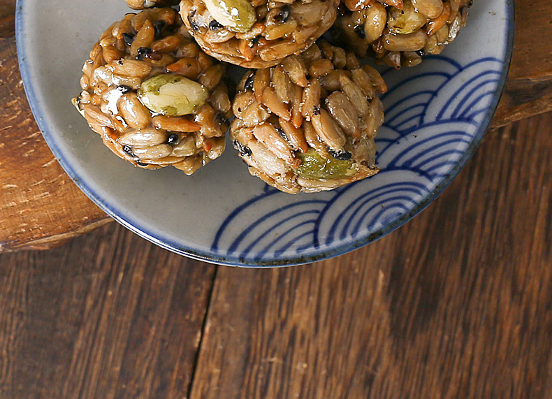 Hand-Made Nut Balls Full Box Small Package Sunflower Kernels Cushaw Seed Black Sesame Nuts New Year Mixed Fruit Ball Nutrition