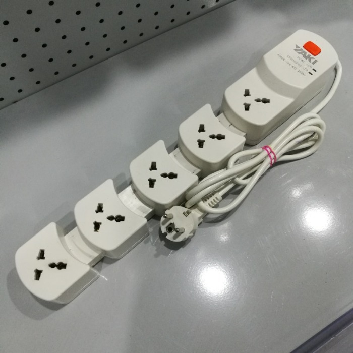 Factory Price Wholesale British Standard Plug with Switch Socket Safety Power Strip Extension Cable Patch Board Patch Board Factory Price Wholesale British Standard Plug with Switch Socket Safety Power Strip Extension Cable Patch Board Patch Board