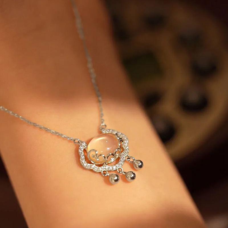 Tiktok Live Streaming on Kwai Xiangyun Ruyi Safety Lock Necklace Female Korean Ins Longevity Lock Dignified Pendant Clavicle Chain