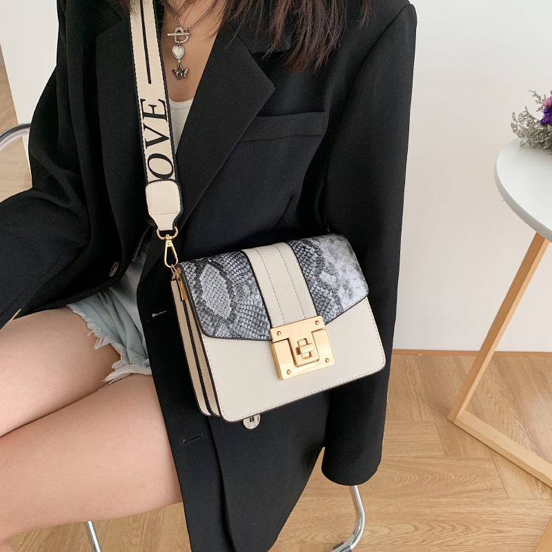 Women&#039;s Bag 2021 New Snake Pattern Veil Contrast Color Lock Chain Small Square Bag Fashion Leisure Phone Bag Small Bag