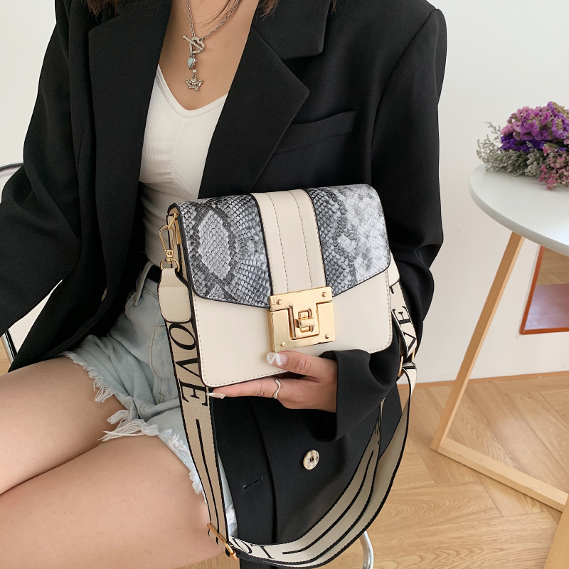 Women&#039;s Bag 2021 New Snake Pattern Veil Contrast Color Lock Chain Small Square Bag Fashion Leisure Phone Bag Small Bag