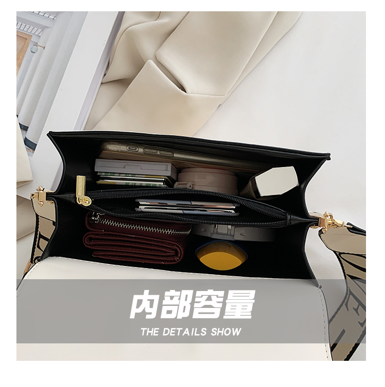 Women's Bag 2021 New Snake Pattern Veil Contrast Color Lock Chain Small Square Bag Fashion Leisure Phone Bag Small Bag