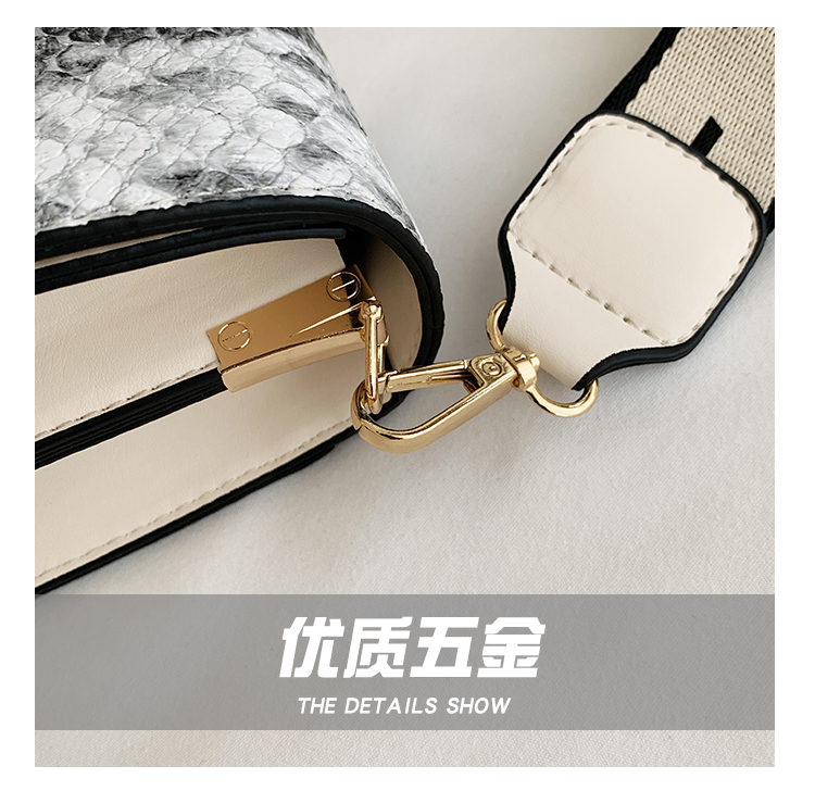 Women's Bag 2021 New Snake Pattern Veil Contrast Color Lock Chain Small Square Bag Fashion Leisure Phone Bag Small Bag