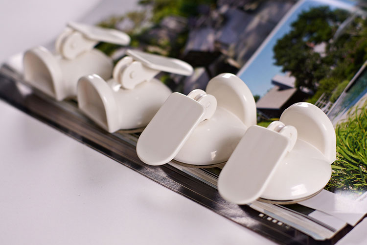 Bao Baoyi door child safety activities to prevent the baby baby door opened the window door lock