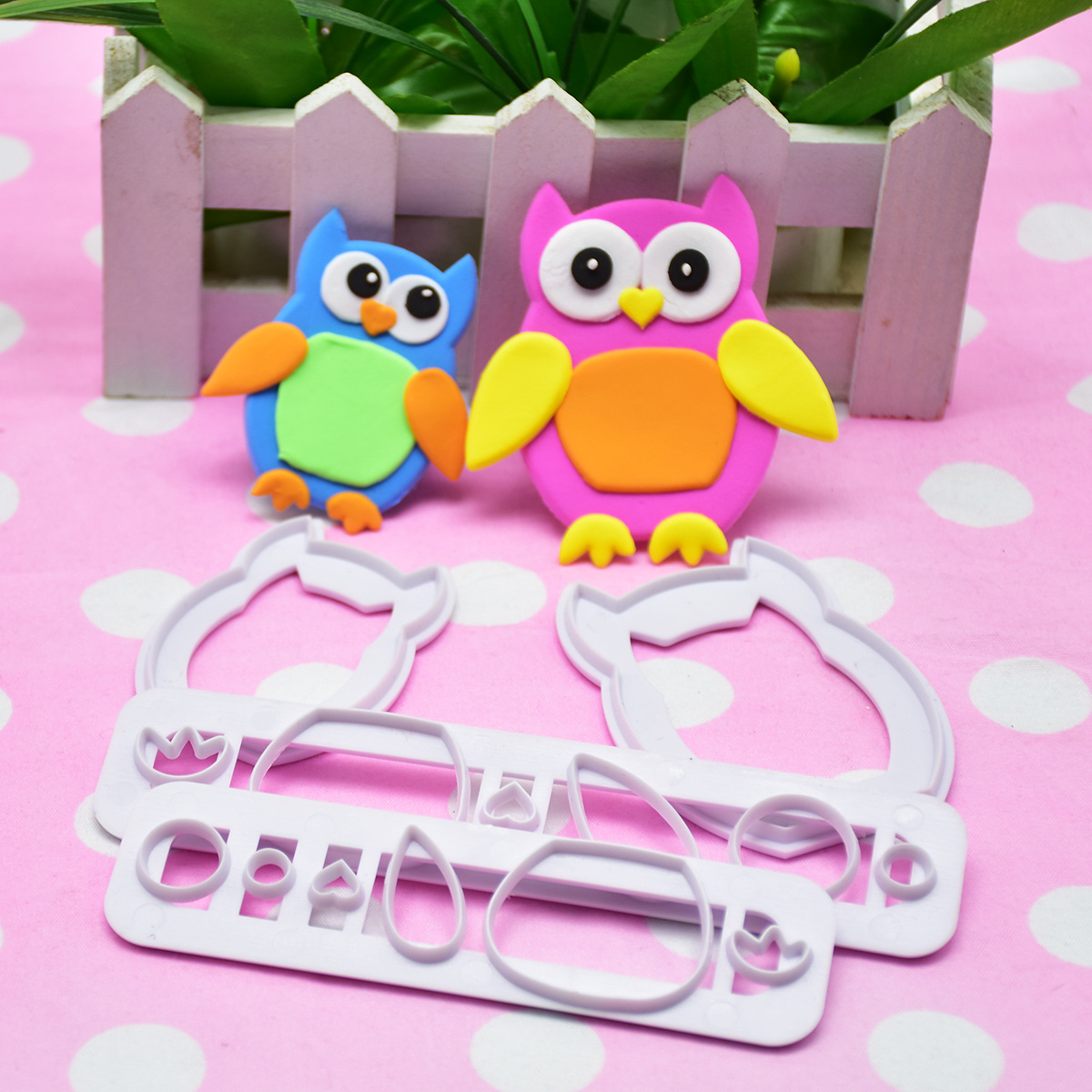 DIY Baking Christmas Clothes Men and Women Cutter Fondant Brickearth Plastic Clothes Cutter Biscuit Mold