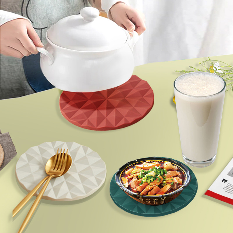 2021 New Diamond Pattern Silicone Thermal Insulation Pad Diamond Shape Pot Bowl Coaster Anti-Scald and High Temperature Resistant Dining Table Cushion Coaster Non-Slip