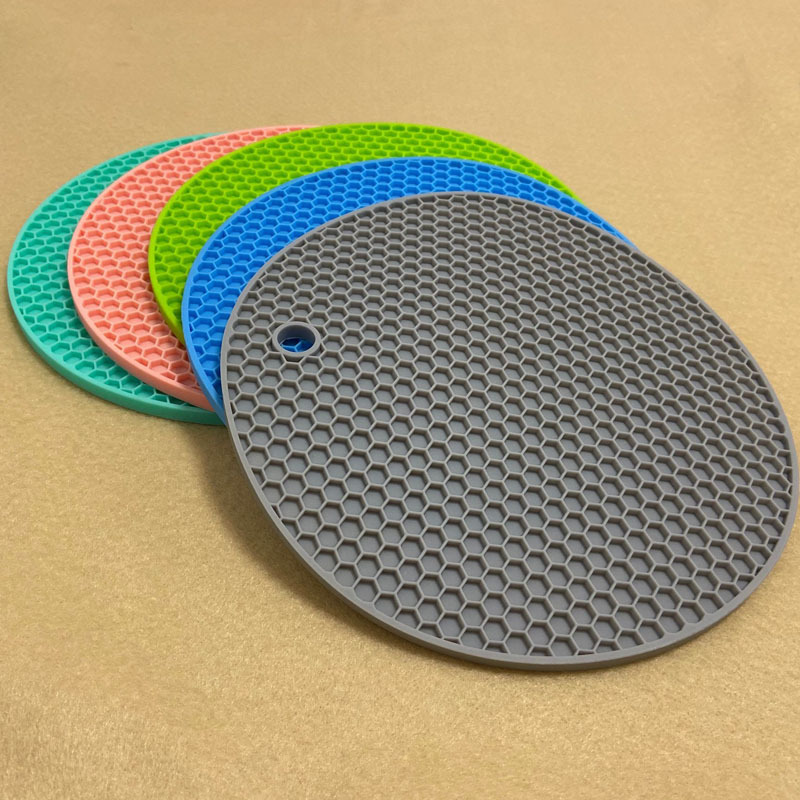 22/30cm Large Size Anti-Scald Silicone Heat Proof Mat Potholder Dining Table Cushion Large Size Silicone Honeycomb Pad Casserole Mat Potholder
