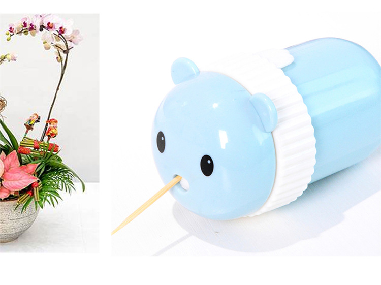 Plastic Cartoon Toothpick Box Creative European Bear Toothpick Tin Simple Living Room Home Portable round Toothpick Holder