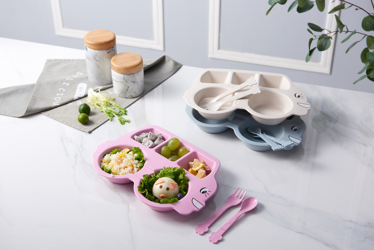 Children's tableware wheat straw children's plate three-piece cartoon truck plate baby spoon plate set Children's tableware wheat straw children's plate three-piece cartoon truck plate baby spoon plate set