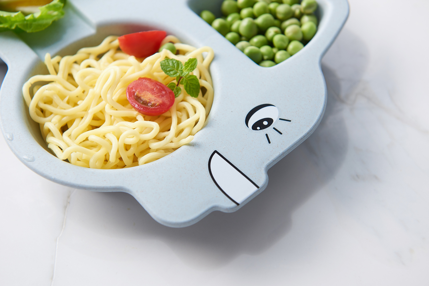 Children's tableware wheat straw children's plate three-piece cartoon truck plate baby spoon plate set Children's tableware wheat straw children's plate three-piece cartoon truck plate baby spoon plate set