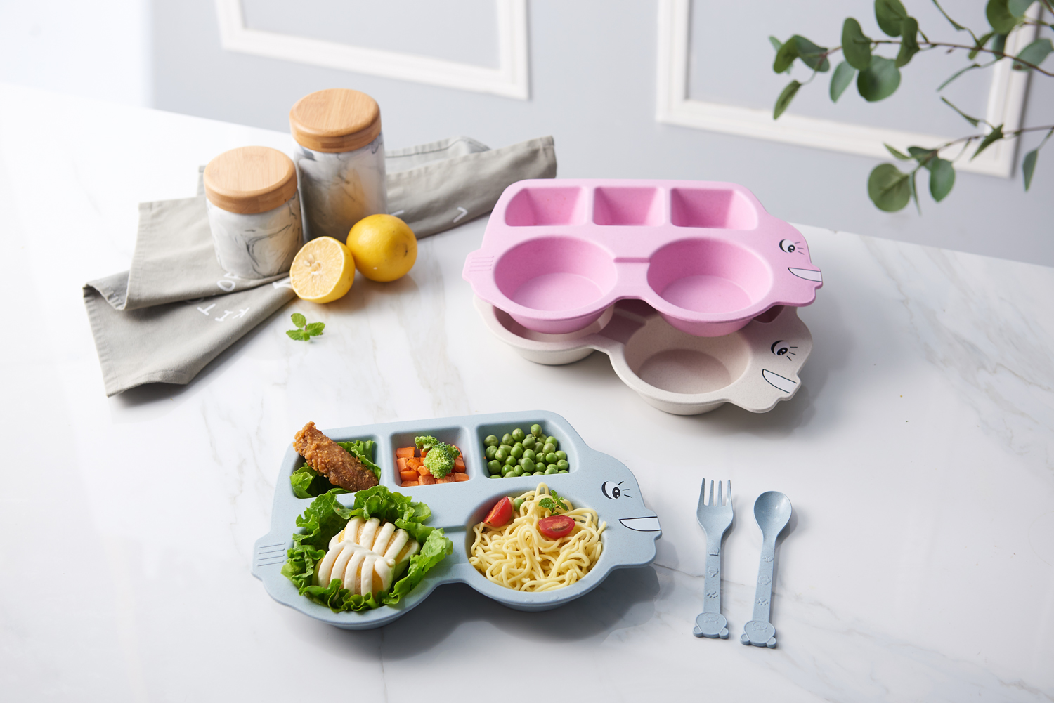 Children's tableware wheat straw children's plate three-piece cartoon truck plate baby spoon plate set Children's tableware wheat straw children's plate three-piece cartoon truck plate baby spoon plate set