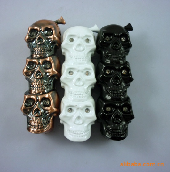 &#034;The mixed batch of 200 Yuan&#034; creative personality type skeleton with light metal lighter
