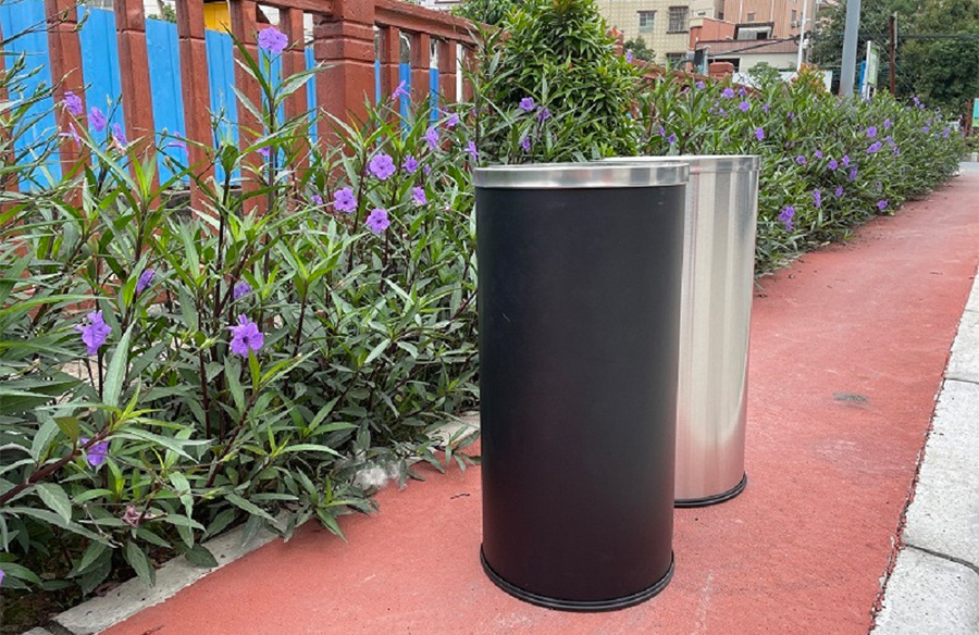 Simple Stainless Steel round Direct Projection Rocker Cover Type Hong Kong-Style Dustbin Hotel Mall Square Vertical Floor Garbage Bin Simple Stainless Steel round Direct Projection Rocker Cover Type Hong Kong-Style Dustbin Hotel Mall Square Vertical Floor Garbage Bin