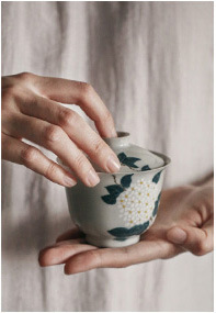 Handmade and HandPainted Cover Bowl Pot Tray Kung Fu Tea Set Dry Tea Table Retro Celadon Glaze NonTray Cover Bowl Handmade and HandPainted Cover Bowl Pot Tray Kung Fu Tea Set Dry Tea Table Retro Celadon Glaze NonTray Cover Bowl