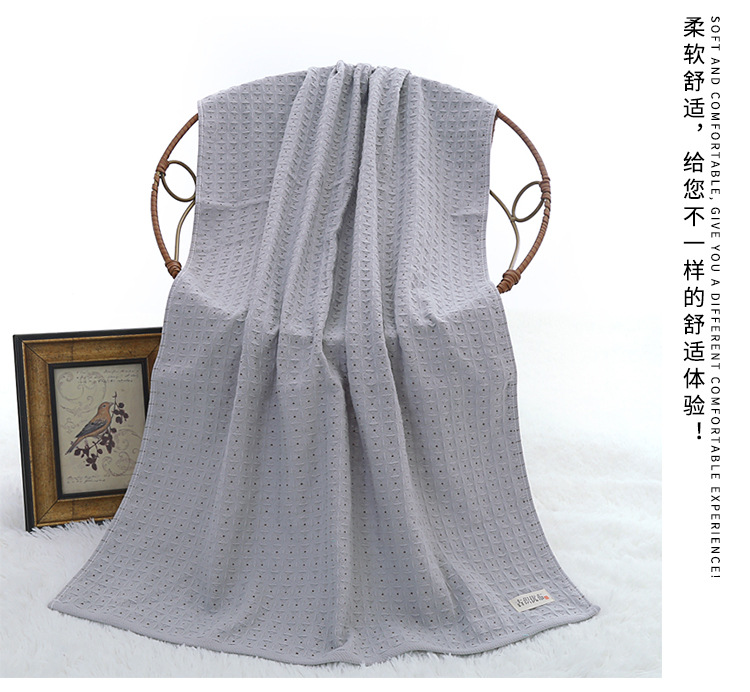 Yiwu Good Goods Combed Cotton Yarn Honeycomb Bath Towel Supermarket Household Adult Beach Towel Soft Absorbent Bath Towel