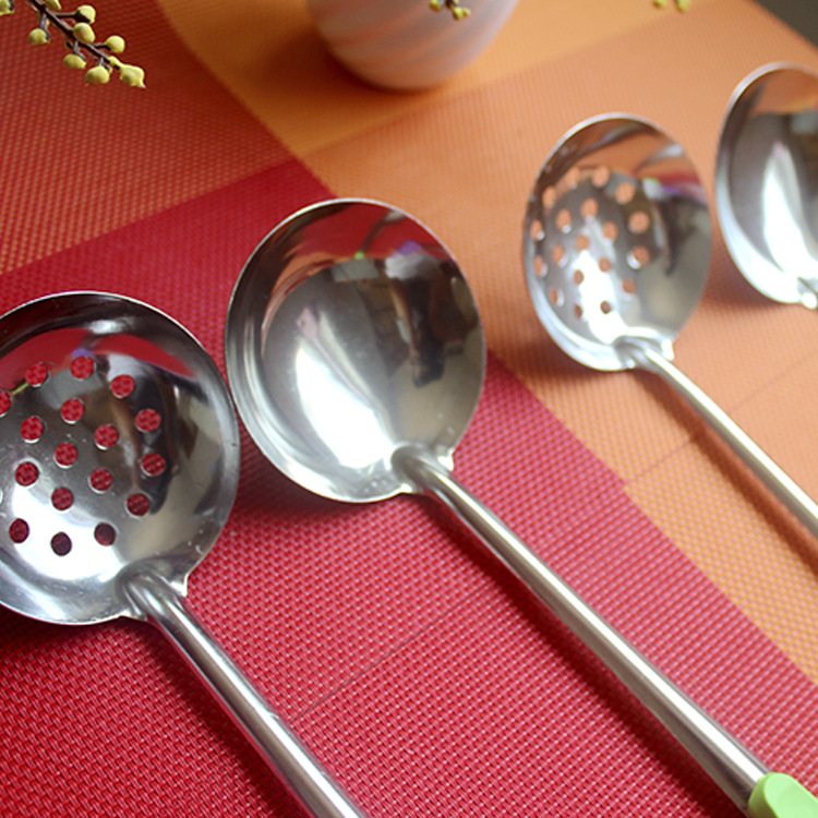 Kitchen utensils handle stainless steel soup spoon Kitchen pot soup soup soup mixing spoon can be hung up ladle hot pot spoon