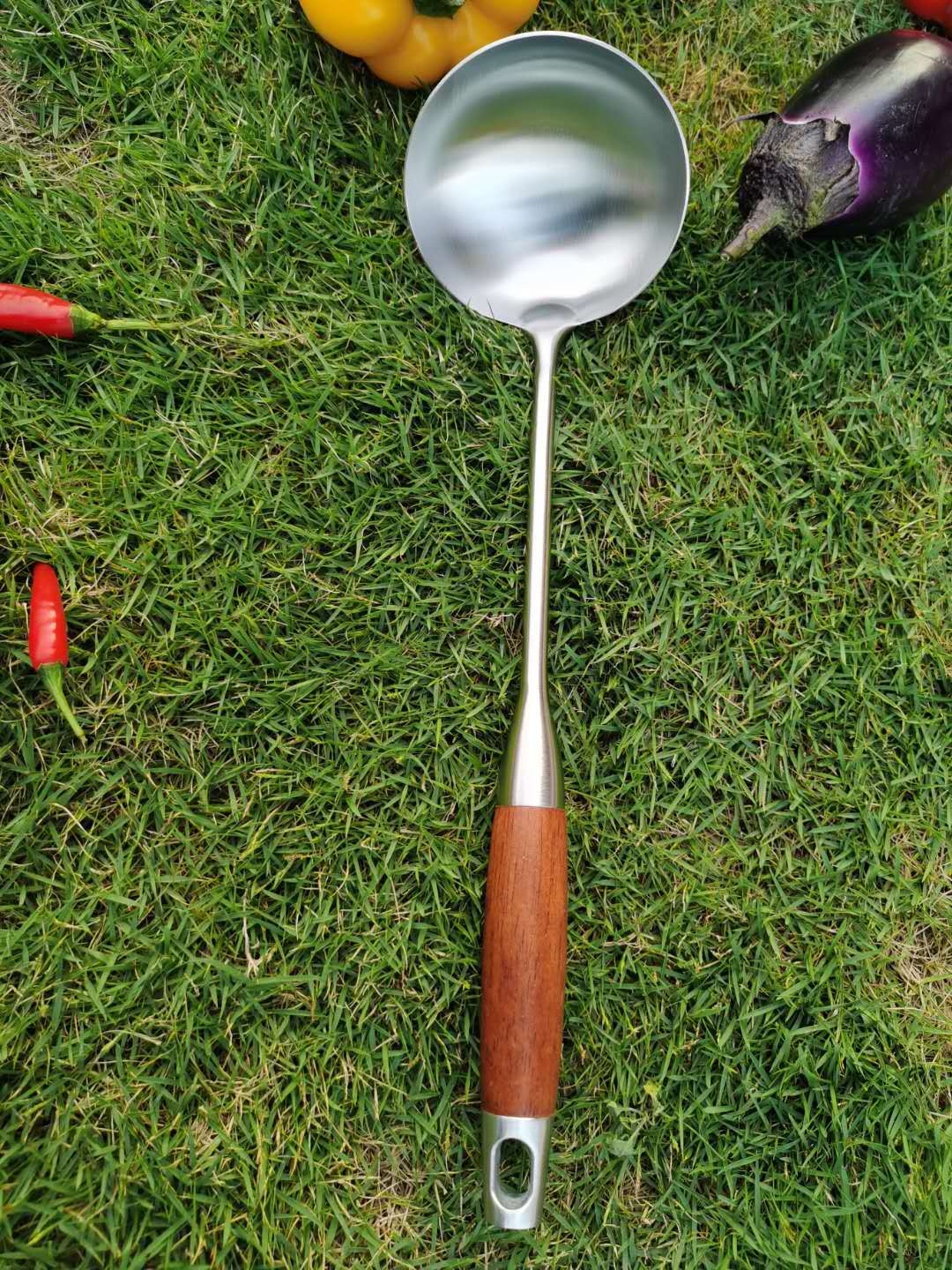 Stainless Steel Red Wood Handle Non-Slip and Hot Kitchenware Soup Ladle 2020 New Style