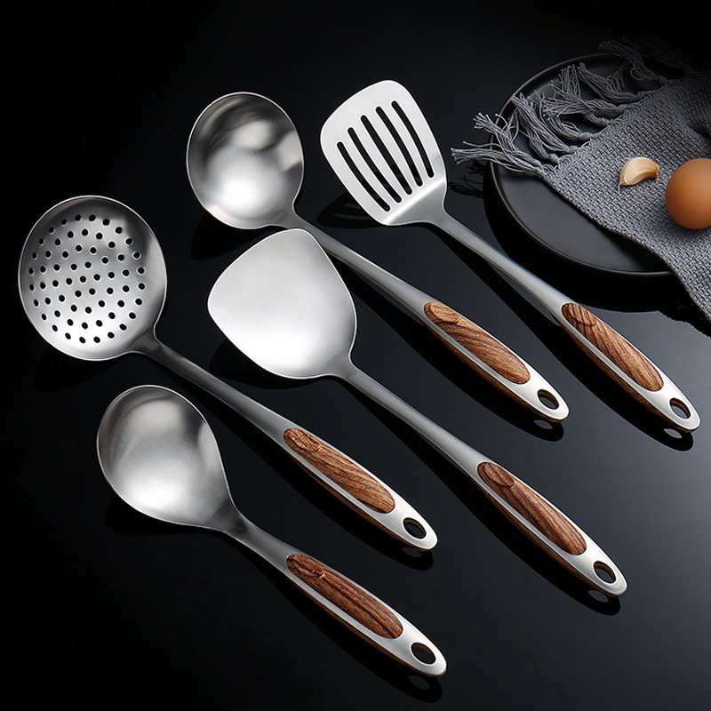 Stainless Steel Kitchenware Set Household Kitchen Supplies Spatula Hot Pot Soup Ladle Kitchen Spatula with a Wooden Handle Long