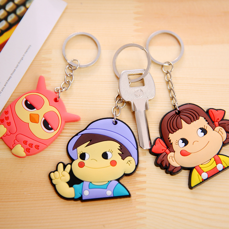 With the card paper South Korea cute cartoon silicone car key ring creative couples model key ring small pendant key.