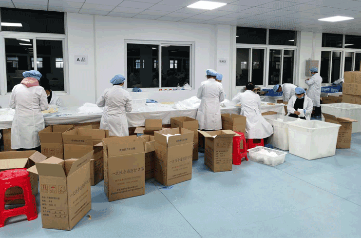 Spot disposable civilian masks, three-layer masks, melt-spraying cloth masks, CE exportable respirator Spot disposable civilian masks, three-layer masks, melt-spraying cloth masks, CE exportable respirator