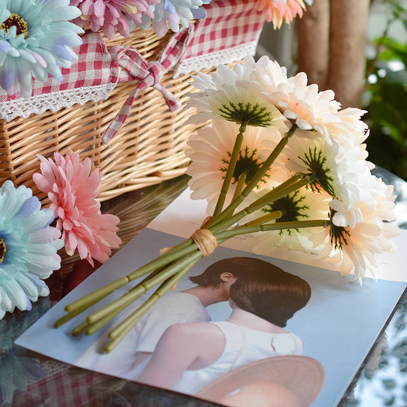 Flower Artificial Flower Wedding Bouquet African Chrysanthemum Colorful Chrysanthemum Table Decoration Furnishings Flower Artificial Flower Wedding Bouquet African Chrysanthemum Colorful Chrysanthemum Table Decoration Furnishings