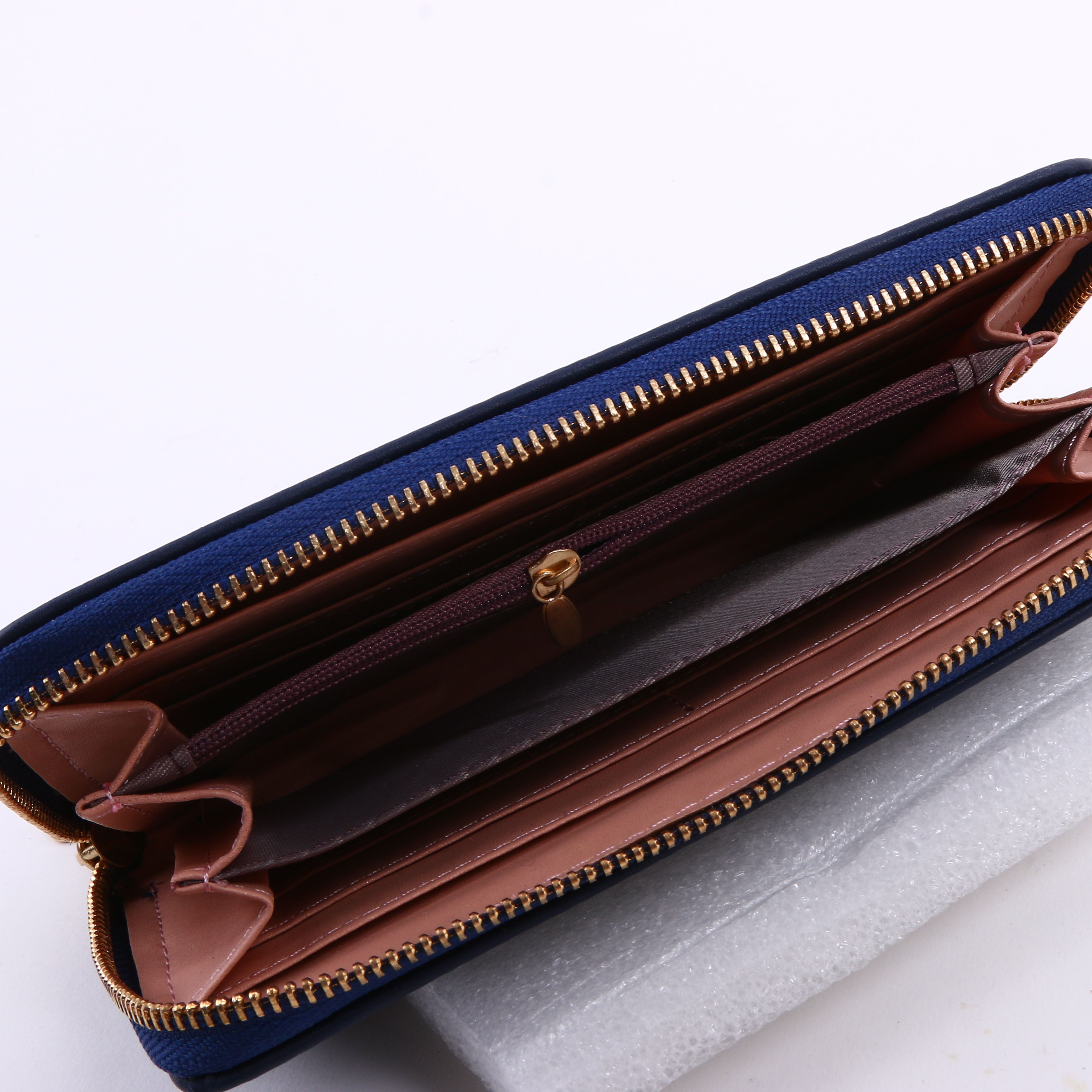 Manufacturers sell classic fashion Tassel Zipper Long PRODUCTS at a cosmetic shop
