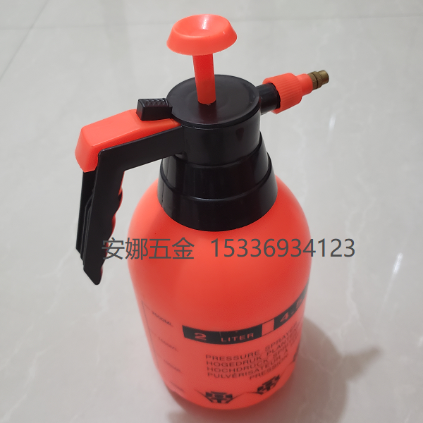 China 2L bottle use empty perfume spray bottles 2litre Garden Sprayer Garden Bottle Sprayers Colorful Plastic bottle 3L 
