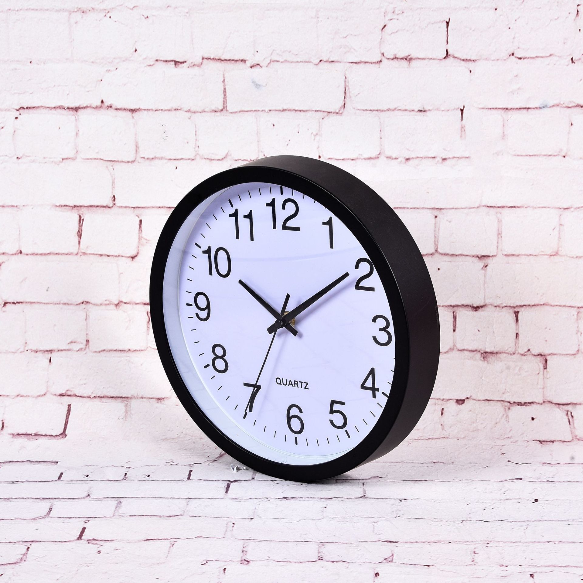 12-Inch round Noiseless Hanging Clock Plastic Digital Black and White Border Customizable Logo Hotel Hotel Wall Clock 12-Inch round Noiseless Hanging Clock Plastic Digital Black and White Border Customizable Logo Hotel Hotel Wall Clock