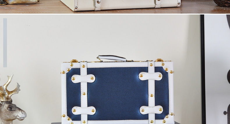 The new Korean vintage suitcase is equipped with window props for the storage of old American solid wood crafts The new Korean vintage suitcase is equipped with window props for the storage of old American solid wood crafts