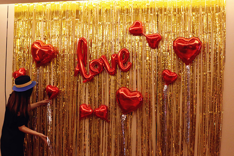 Tinsel Curtain Halloween Wedding Birthday Party Layout Supplies Wedding Room Background Decoration Curtain of Rain 1 M * 2 M Tinsel Curtain Halloween Wedding Birthday Party Layout Supplies Wedding Room Background Decoration Curtain of Rain 1 M * 2 M