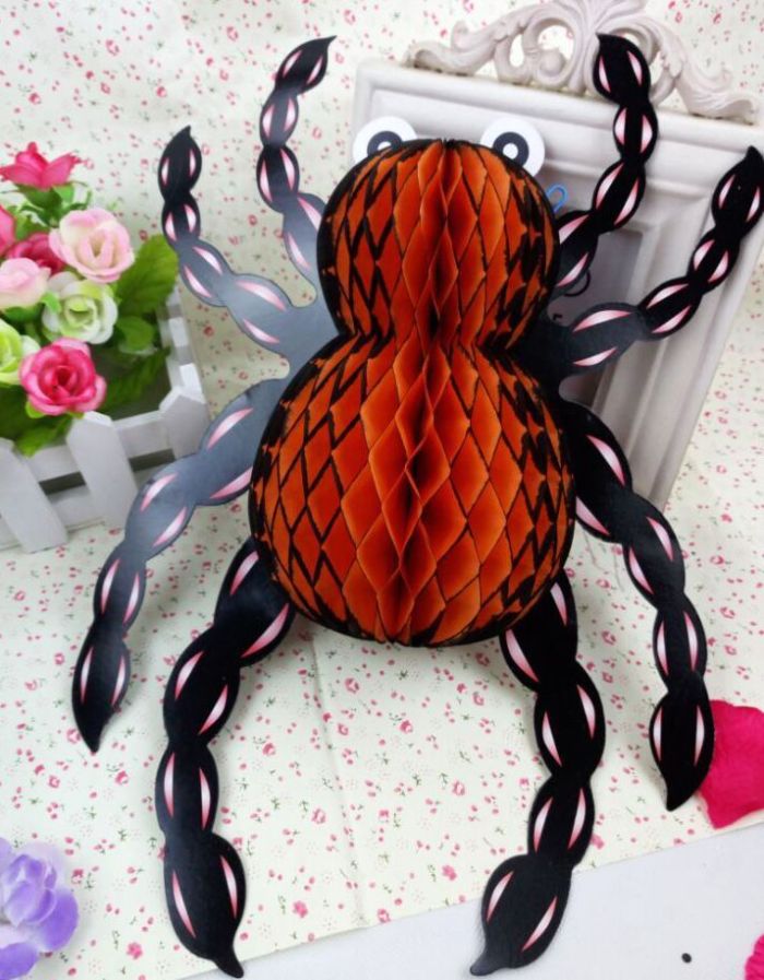 Halloween decoration supplies venue bar dressed up with Beehive paper spiders Halloween decoration supplies venue bar dressed up with Beehive paper spiders