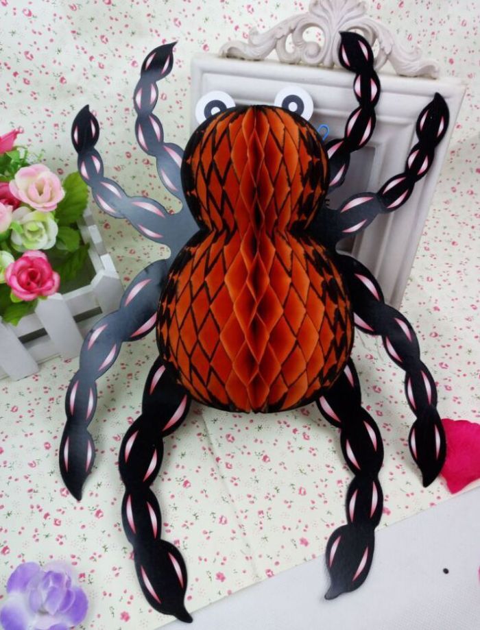 Halloween decoration supplies venue bar dressed up with Beehive paper spiders Halloween decoration supplies venue bar dressed up with Beehive paper spiders