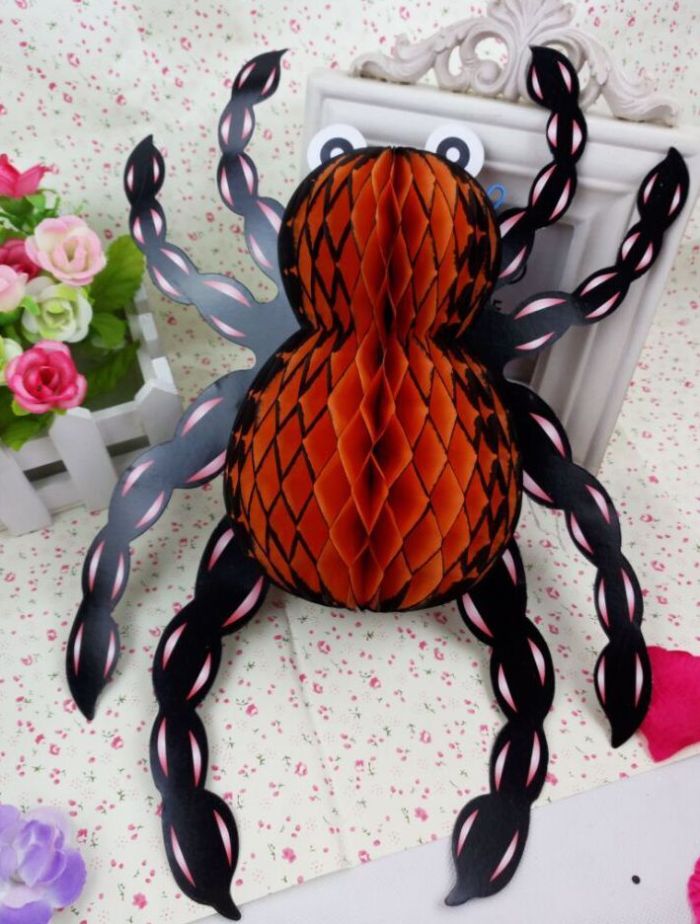 Halloween decoration supplies venue bar dressed up with Beehive paper spiders Halloween decoration supplies venue bar dressed up with Beehive paper spiders
