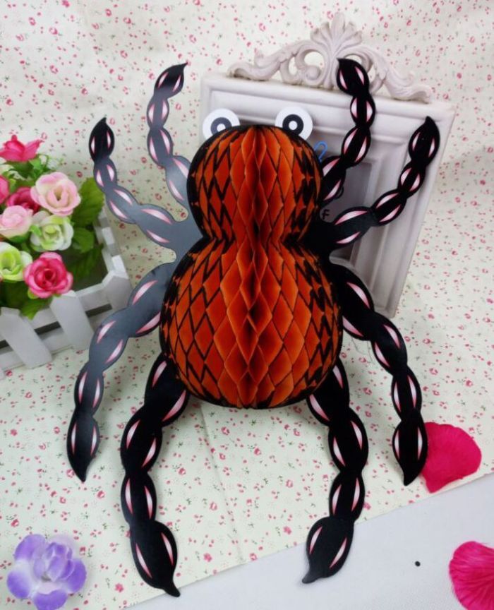 Halloween decoration supplies venue bar dressed up with Beehive paper spiders Halloween decoration supplies venue bar dressed up with Beehive paper spiders