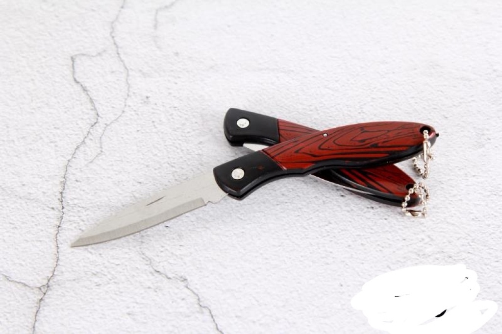 Imitation Wood Grain Knife, Two Yuan Knife, Keychain Fruit Knife Outdoor Supplies Samurai 2000 Black Handle Knife