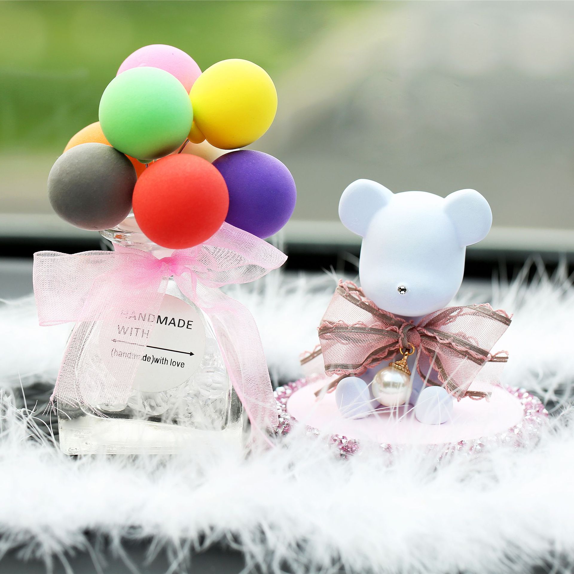Plaster bear fragrance car set up a express cartoon bear car perfume interior Plaster bear fragrance car set up a express cartoon bear car perfume interior