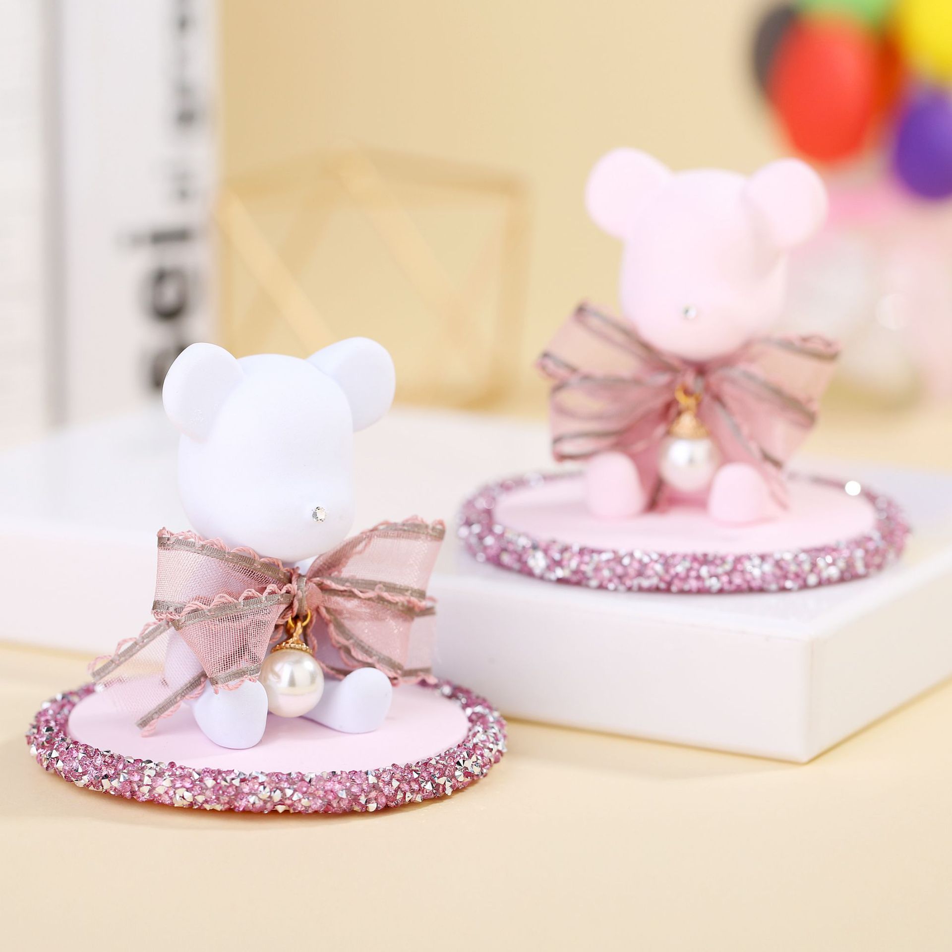 Plaster bear fragrance car set up a express cartoon bear car perfume interior Plaster bear fragrance car set up a express cartoon bear car perfume interior