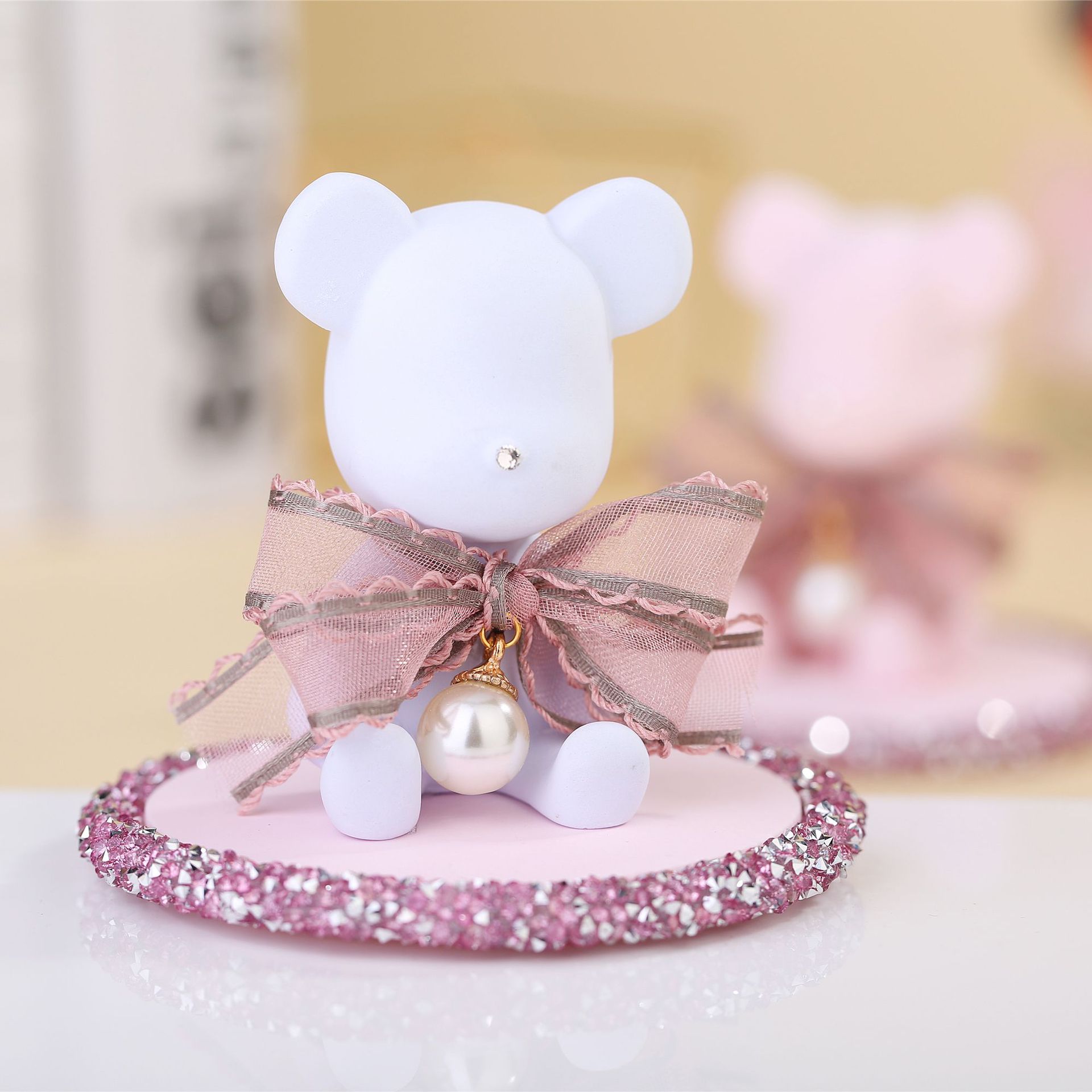 Plaster bear fragrance car set up a express cartoon bear car perfume interior Plaster bear fragrance car set up a express cartoon bear car perfume interior