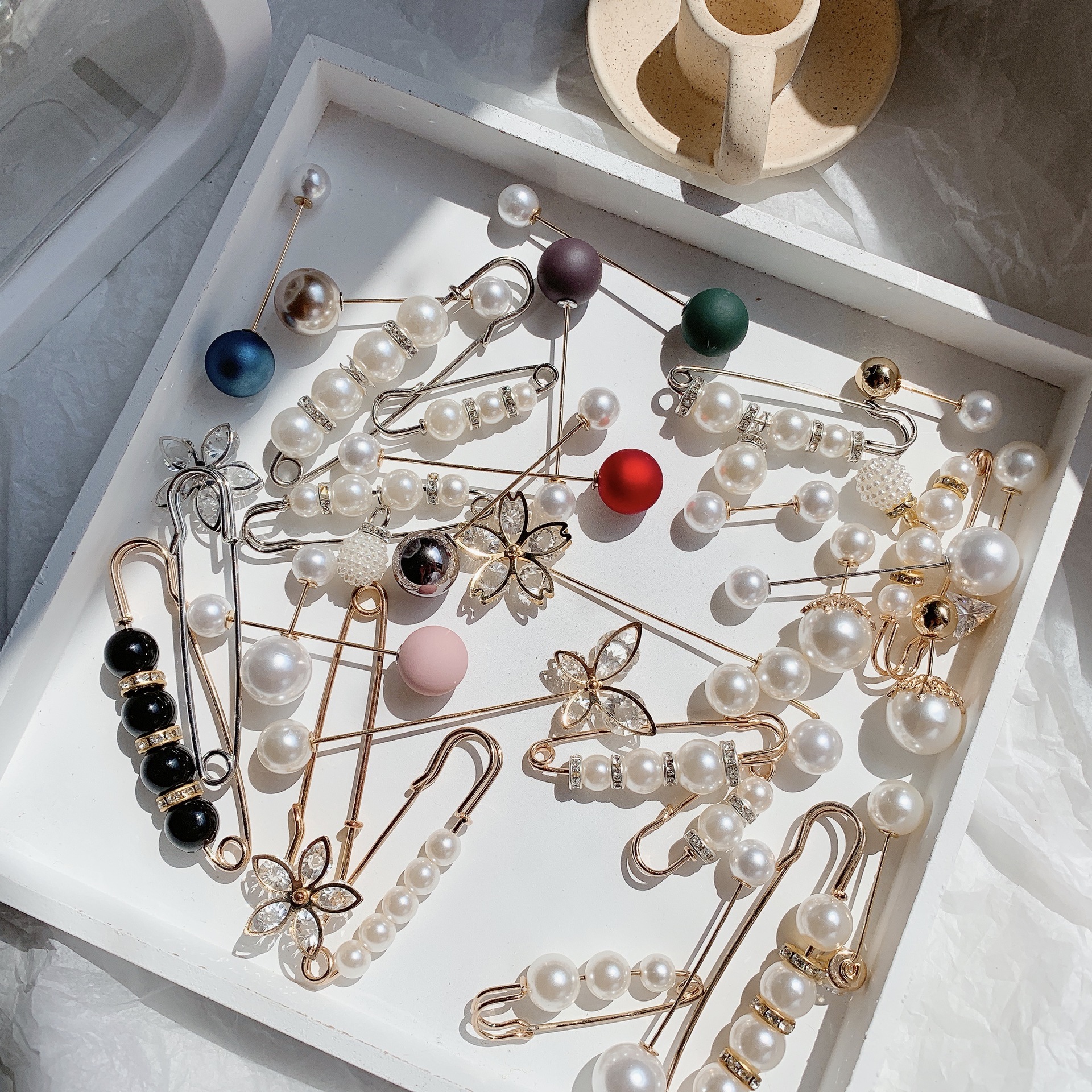 Brooch Female Pin Anti-Unwanted-Exposure Buckle Fixed Clothes Waist of Trousers Small Waist Elastic Waist Skirt Waist Safety Pin Brooch Female Pin Anti-Unwanted-Exposure Buckle Fixed Clothes Waist of Trousers Small Waist Elastic Waist Skirt Waist Safety Pin