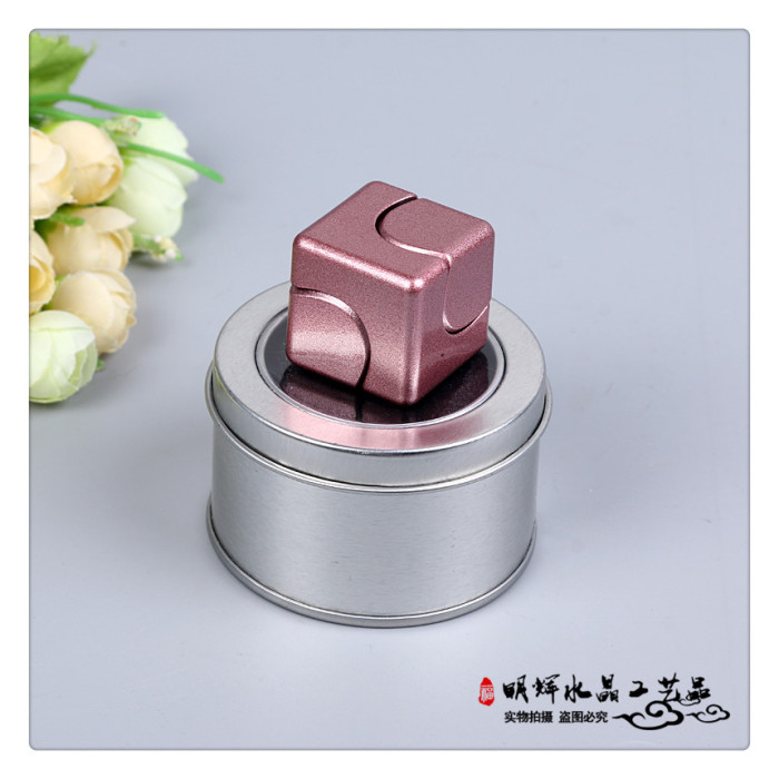 Adult decompression toy bearing rotating finger gyro classic three-leaf finger gyro Adult decompression toy bearing rotating finger gyro classic three-leaf finger gyro