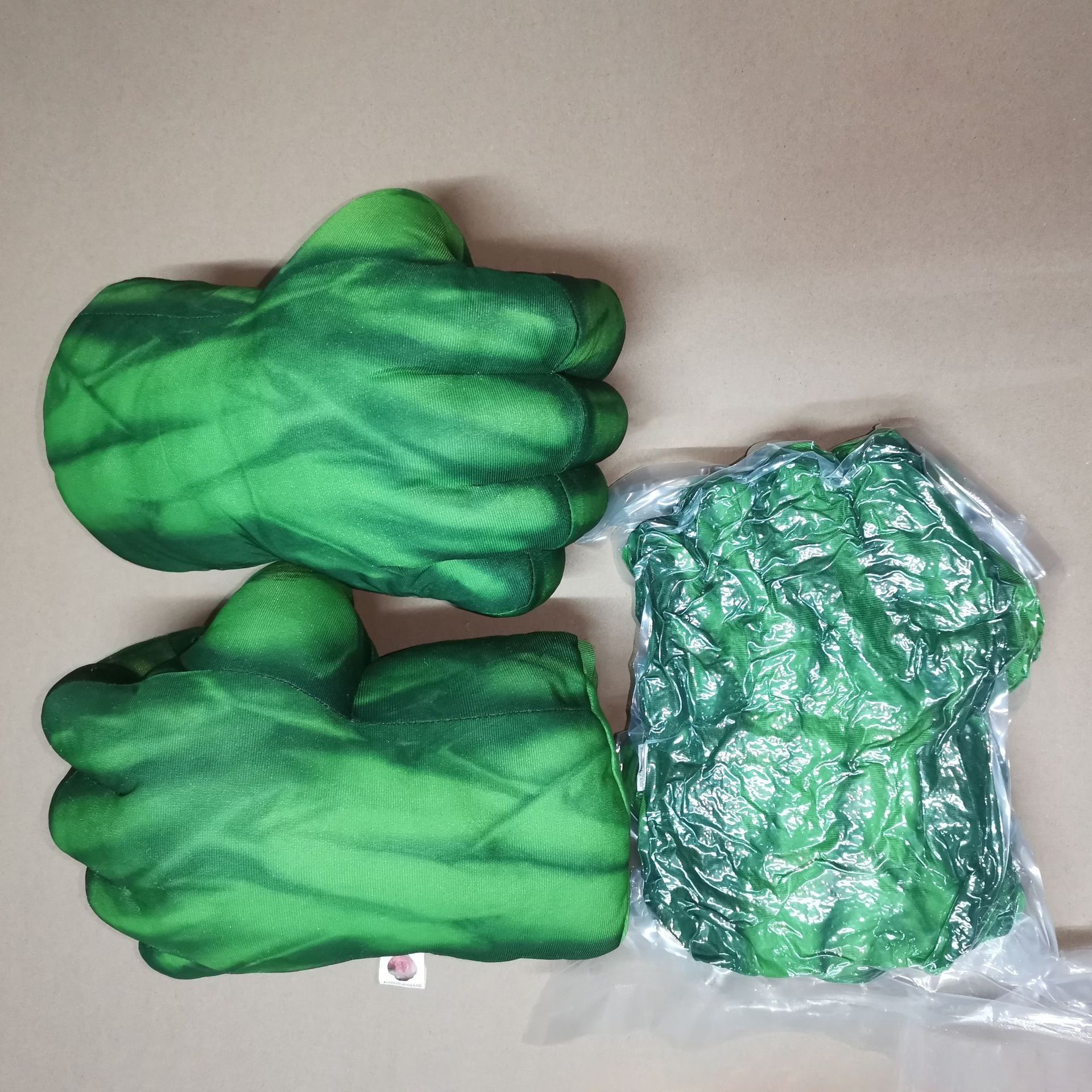 [Foreign Trade Cross-Border] New Green Fist Red Spider Gloves Plush Toy Manufacturer Children's Boxing Gloves Giant