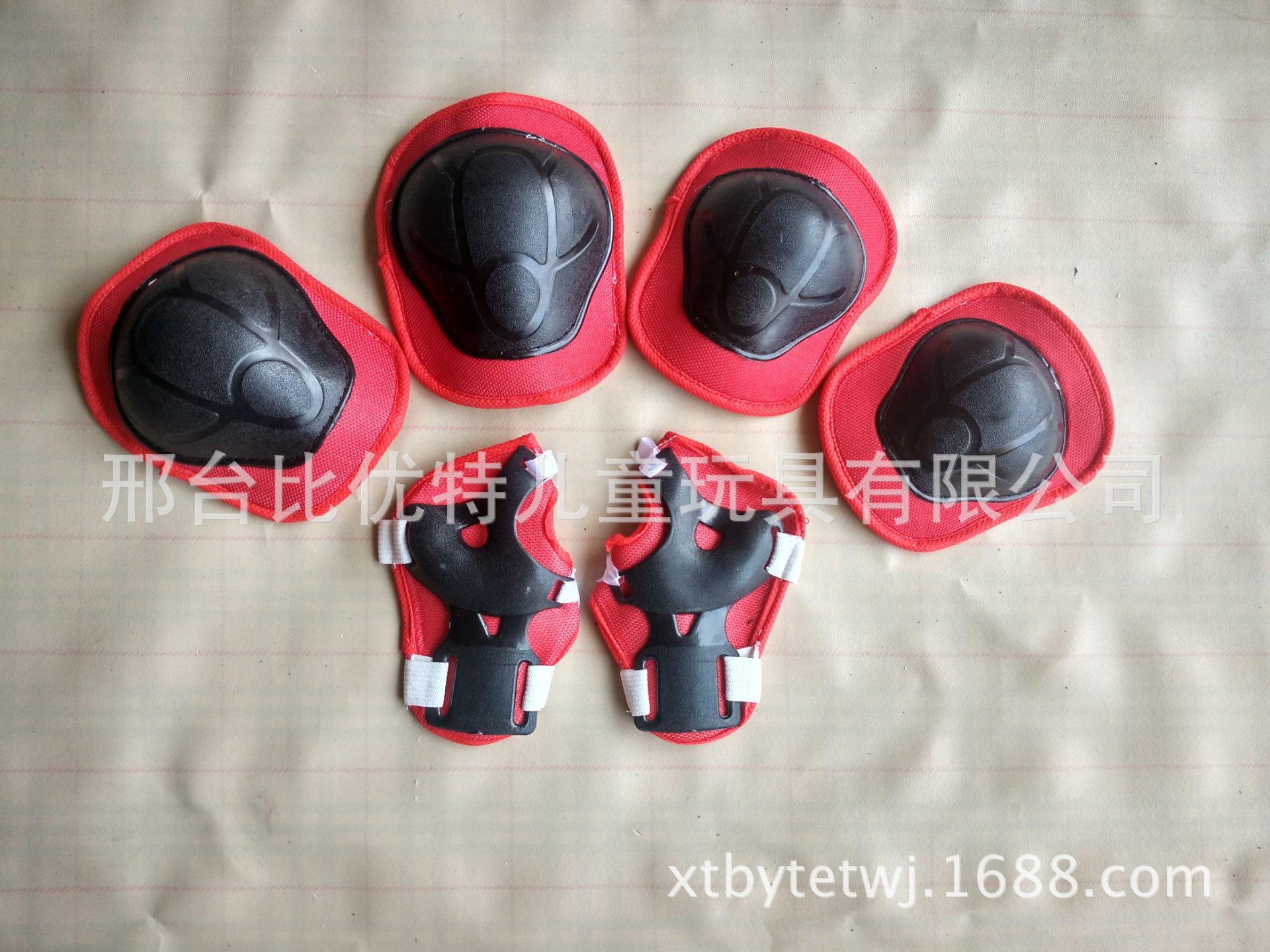 Manufacturers direct thickened roller skating protective gear 6 pieces of children's roller skating skates protective gear set skateboard kneecap Manufacturers direct thickened roller skating protective gear 6 pieces of children's roller skating skates protective gear set skateboard kneecap