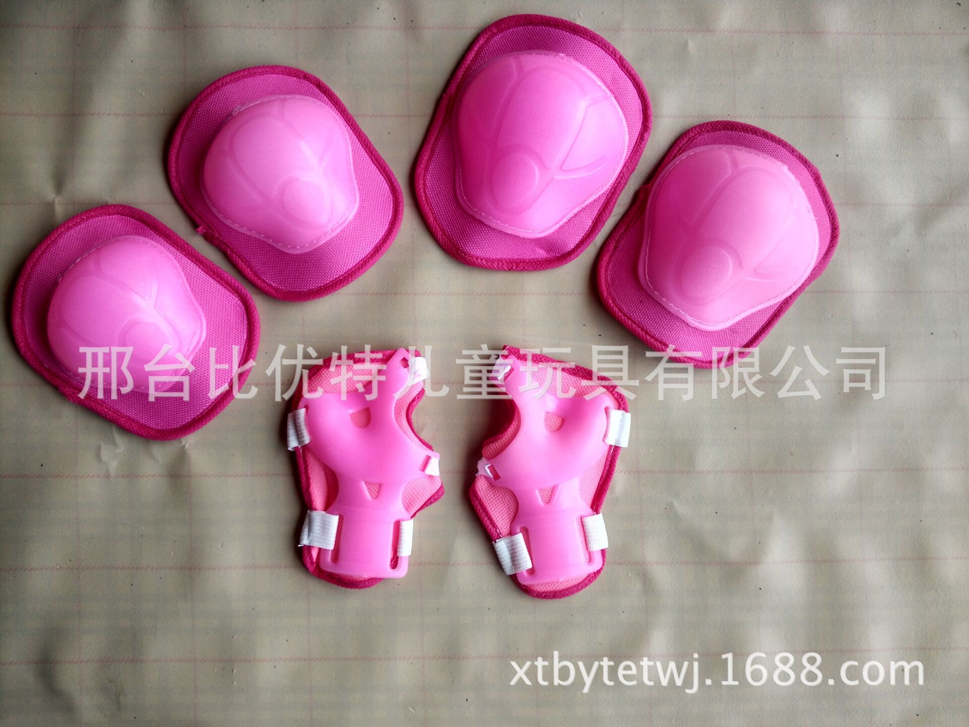 Manufacturers direct thickened roller skating protective gear 6 pieces of children's roller skating skates protective gear set skateboard kneecap Manufacturers direct thickened roller skating protective gear 6 pieces of children's roller skating skates protective gear set skateboard kneecap