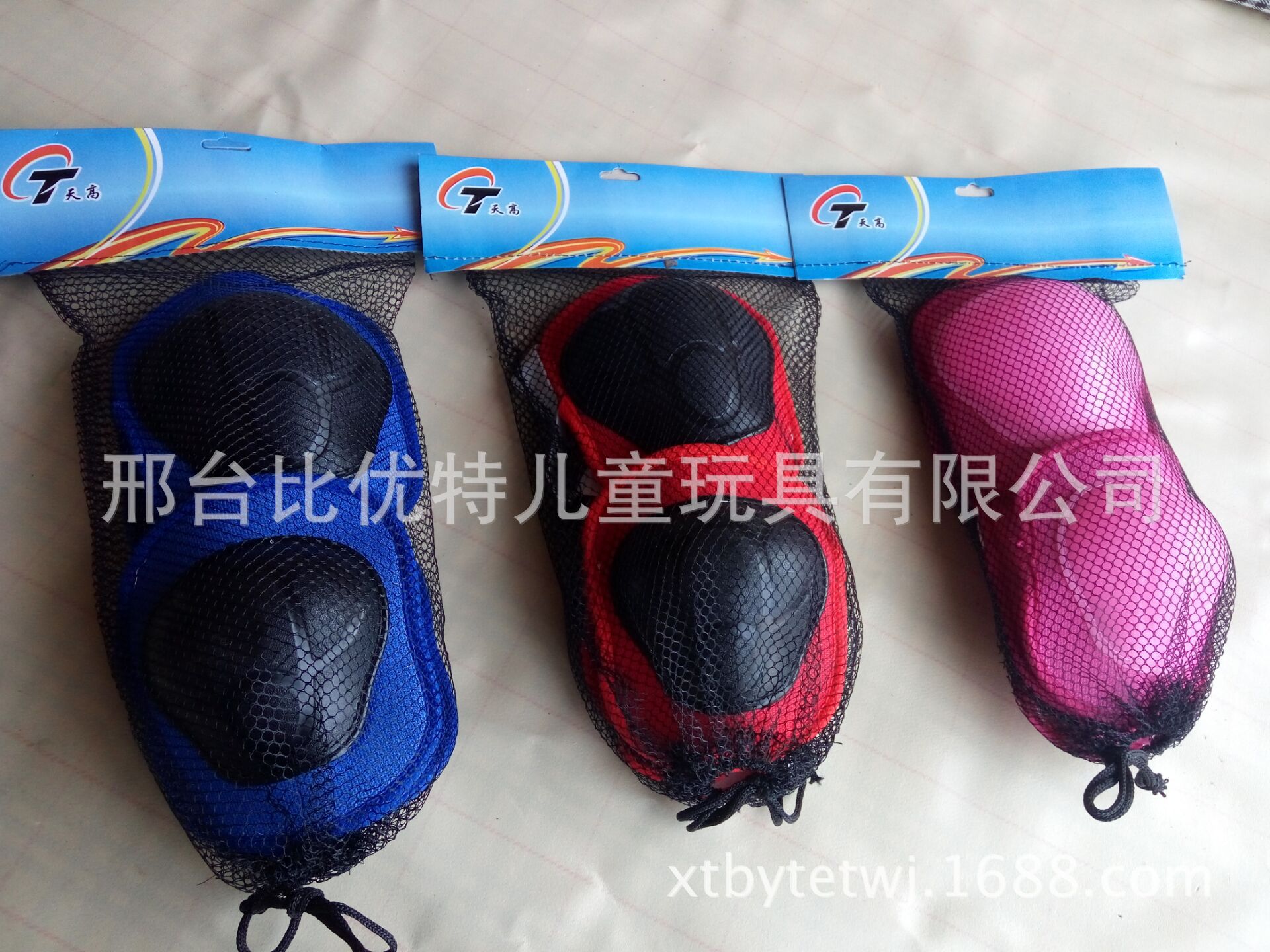 Manufacturers direct thickened roller skating protective gear 6 pieces of children's roller skating skates protective gear set skateboard kneecap Manufacturers direct thickened roller skating protective gear 6 pieces of children's roller skating skates protective gear set skateboard kneecap