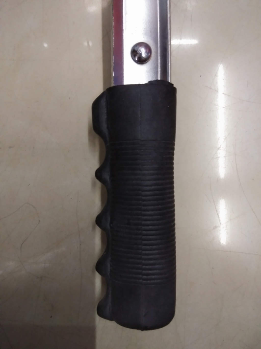 Dual-Hook Wire Grip Tightener Tensioner Hand Puller Binder 2 Tons Dual-Hook Wire Grip Tightener Tensioner Hand Puller Binder 2 Tons